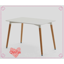 table rectangulaire de QinTai en MDF avec piètement en bois de hêtre